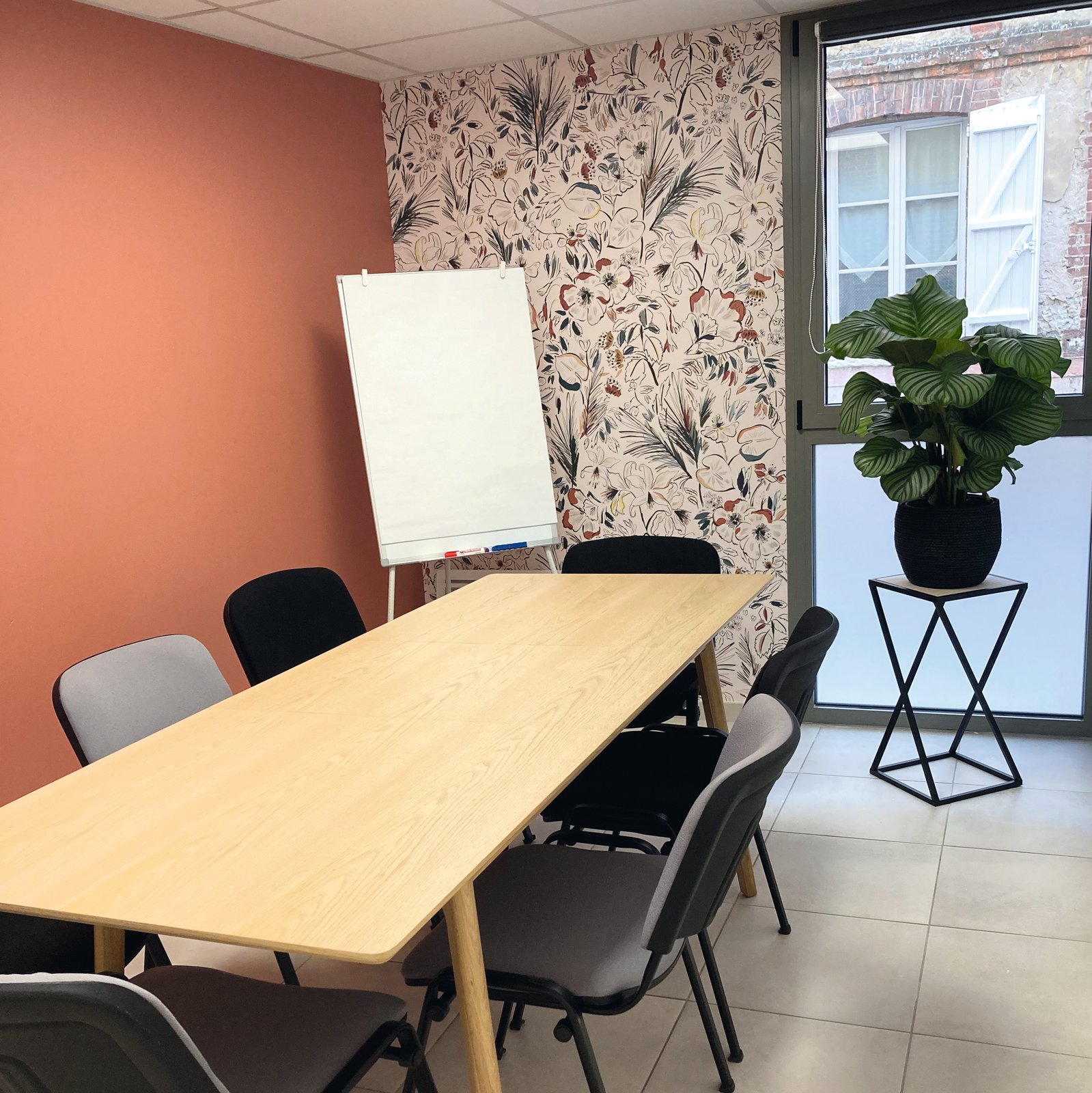 Salle de réunion de l’espace coworking à Honfleur